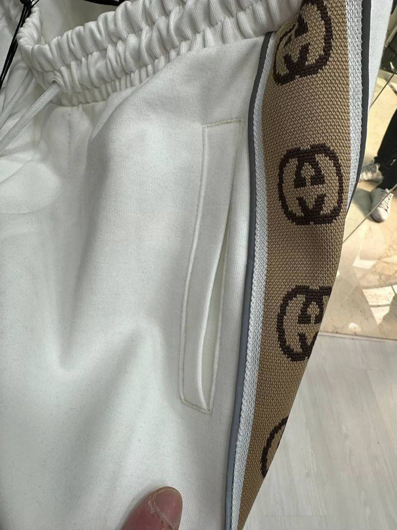 GUCCI - ENSEMBLE GG SHORT + T-SHIRT TECHNICAL GG LOGO