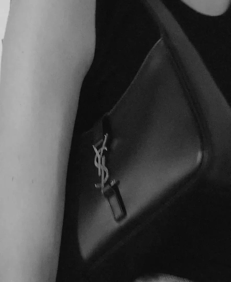 YSL - le 5 à 7 en cuir verni Red